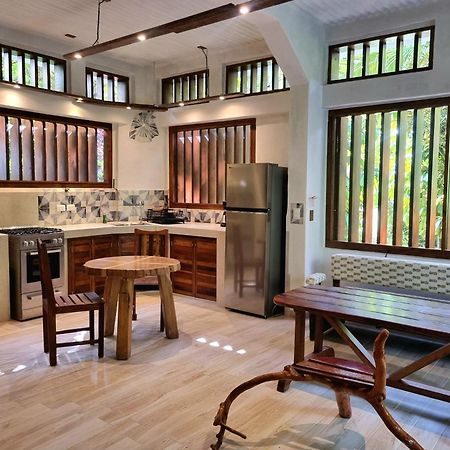 Omega Tours Eco-Jungle Lodge La Ceiba Exterior photo