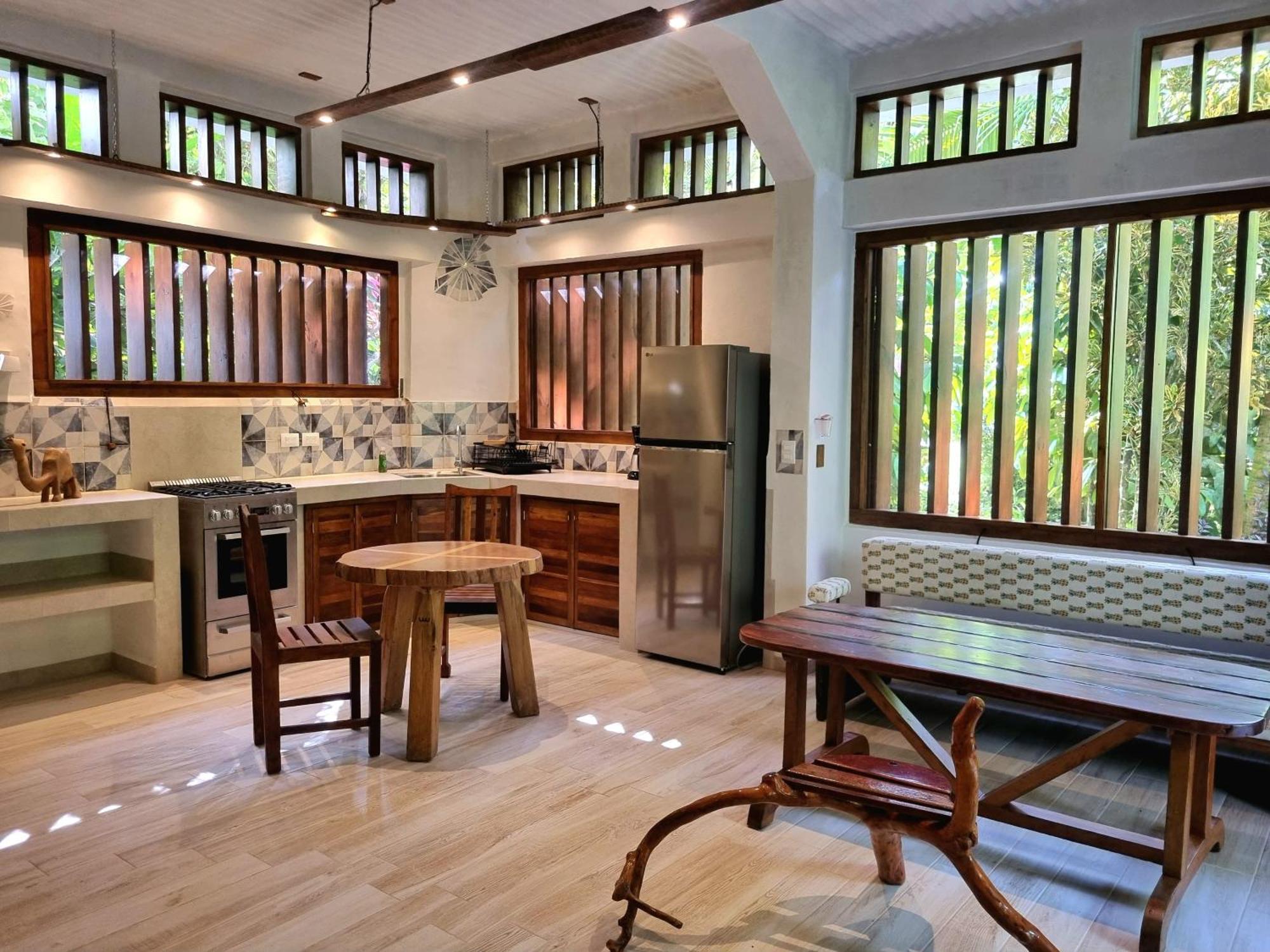 Omega Tours Eco-Jungle Lodge La Ceiba Exterior photo